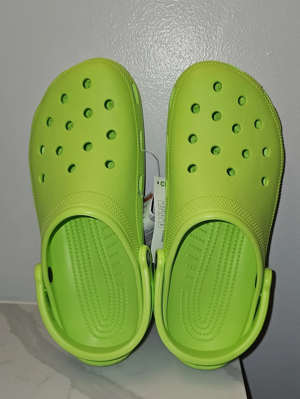 CROCS Classic Unisex Clogs In Limeade. NIB W/Tags.